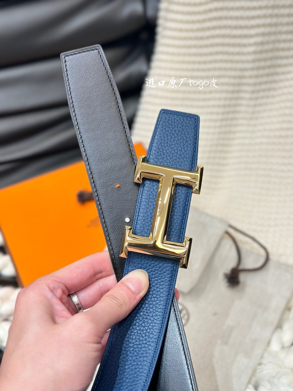 HM 5382 BELT GOLD BUCKLE & REVERSIBLE NAVY BLUE LEATHER STRAP 38MM