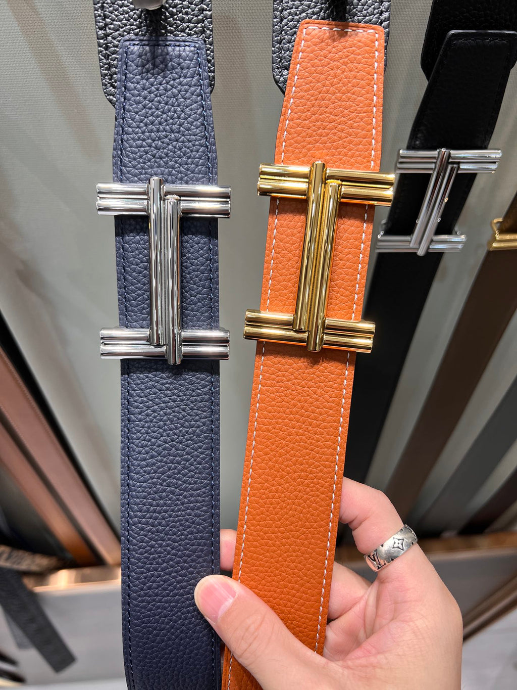 HM TRAVERSE BELT BUCKLE & REVERSIBLE BRONZE BROWN LEATHER STRAP 38 MM GOLD HARDWARE