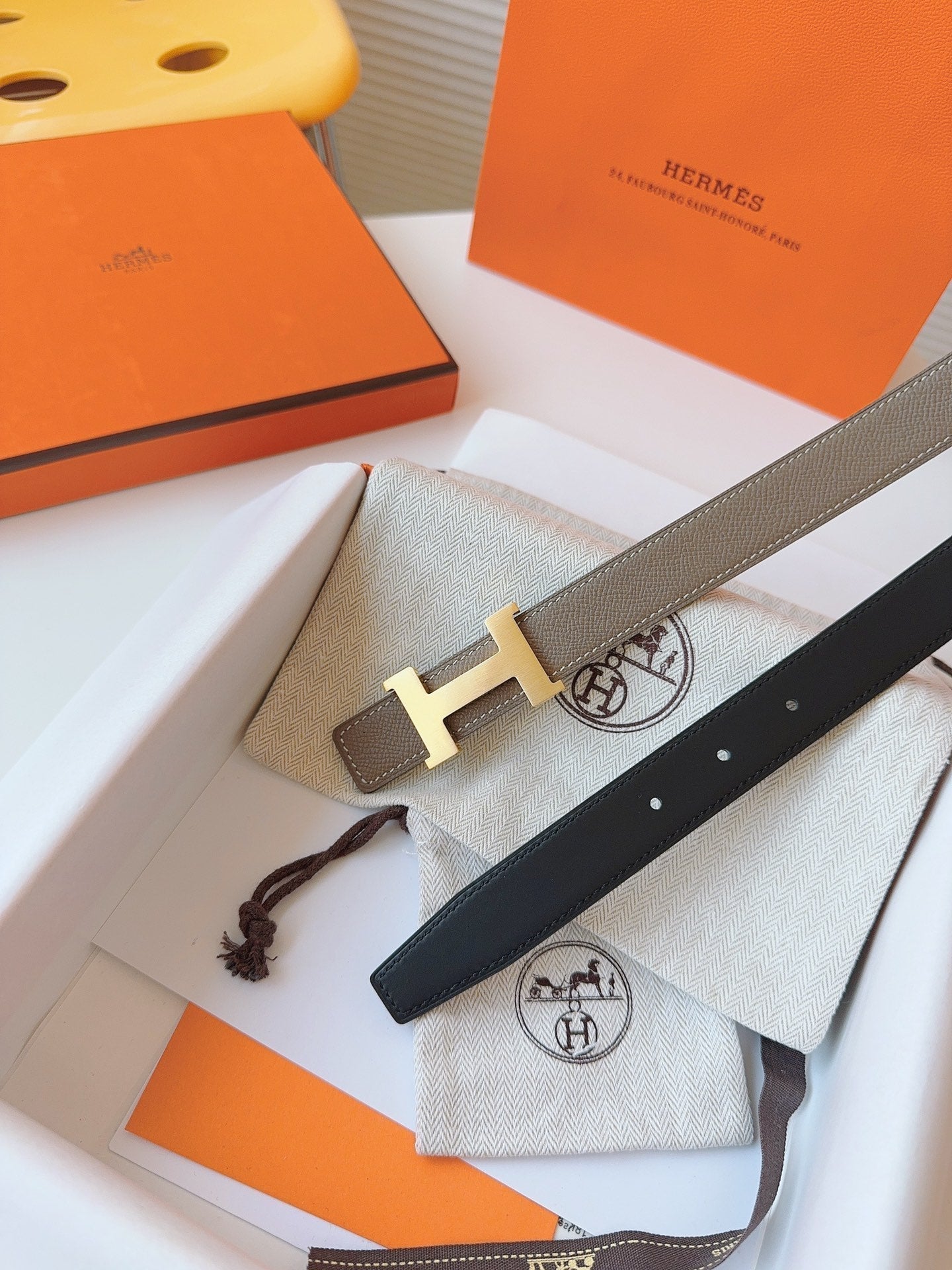 MINI H BELT BUCKLE & REVERSIBLE CAMEL BROWN LEATHER STRAP 24 MM GOLD HARDWARE