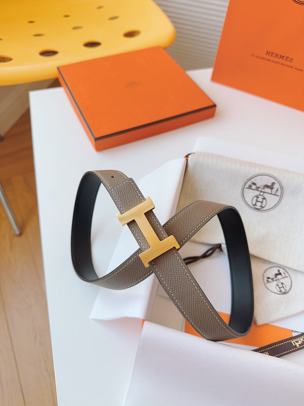 MINI H BELT BUCKLE & REVERSIBLE CAMEL BROWN LEATHER STRAP 24 MM GOLD HARDWARE
